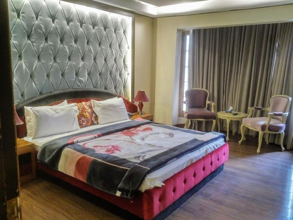Executive Suite Bed Room